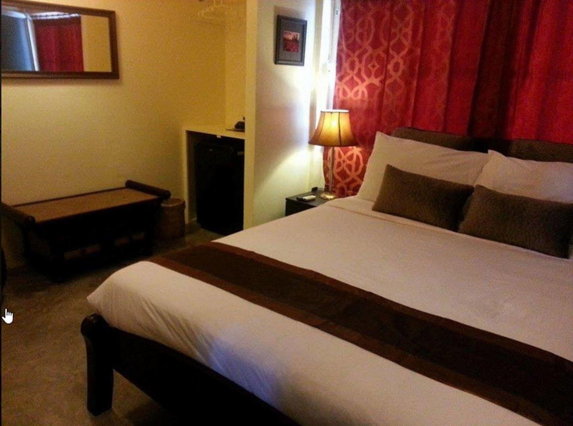 Oyo 391 Pat'S Klangviang Guesthouse Csiangmaj Kültér fotó